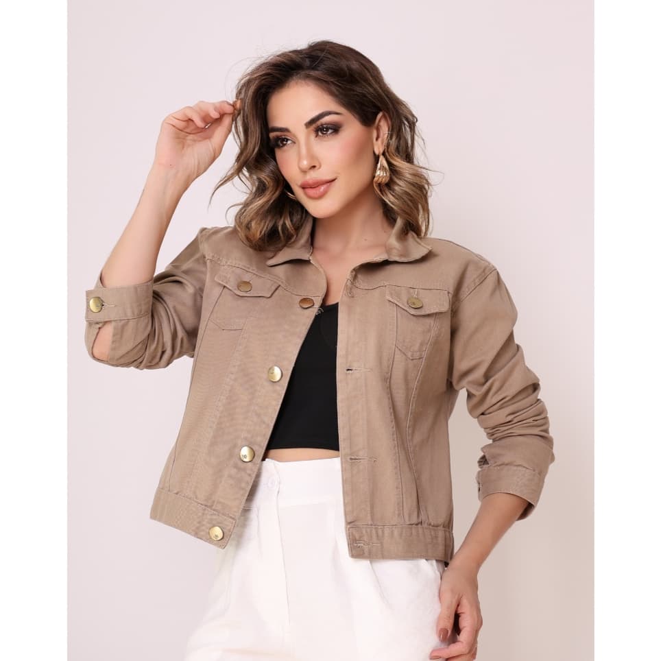 Jaqueta jeans moda feminina Esta jaqueta jeans é um pouco maior que as comuns