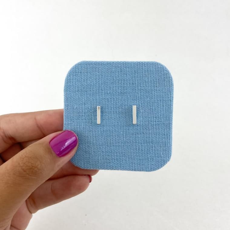 Brinco Mini Palito - Banhado a Prata - Feminino Delicado Minimalista Versátil Moderno