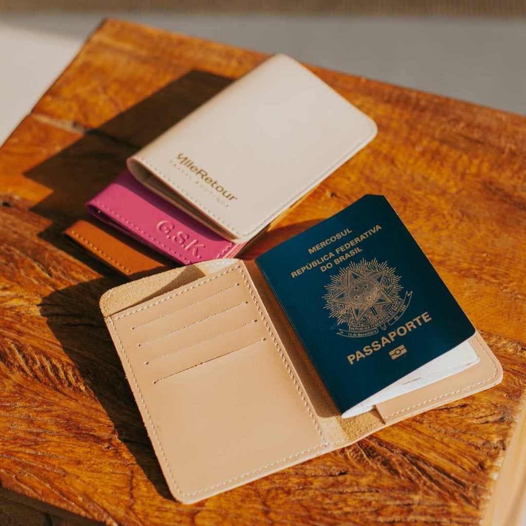 Porta Passaporte em Sintético Montana Personalizado Com Nome ou Iniciais