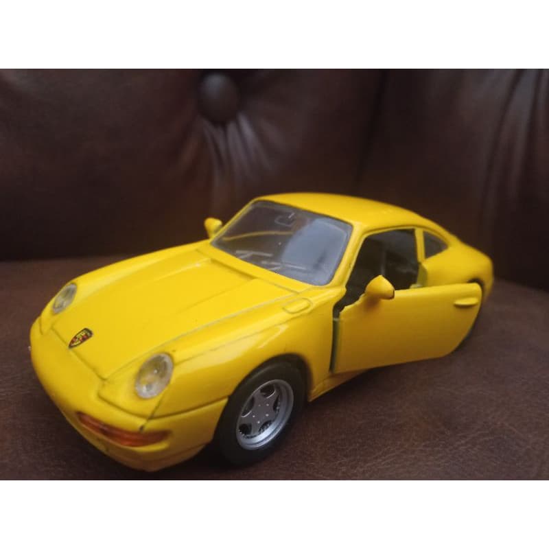 Miniatura de metal Porsche 911 Carrera escala 1/36! Baratinho!
