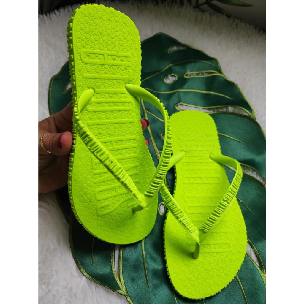 Chinelo Rateira de Dedo Feminino Neon Verão Alto Relevo Maldivas Tendência Moda Blogueira Verde Lima Neon
