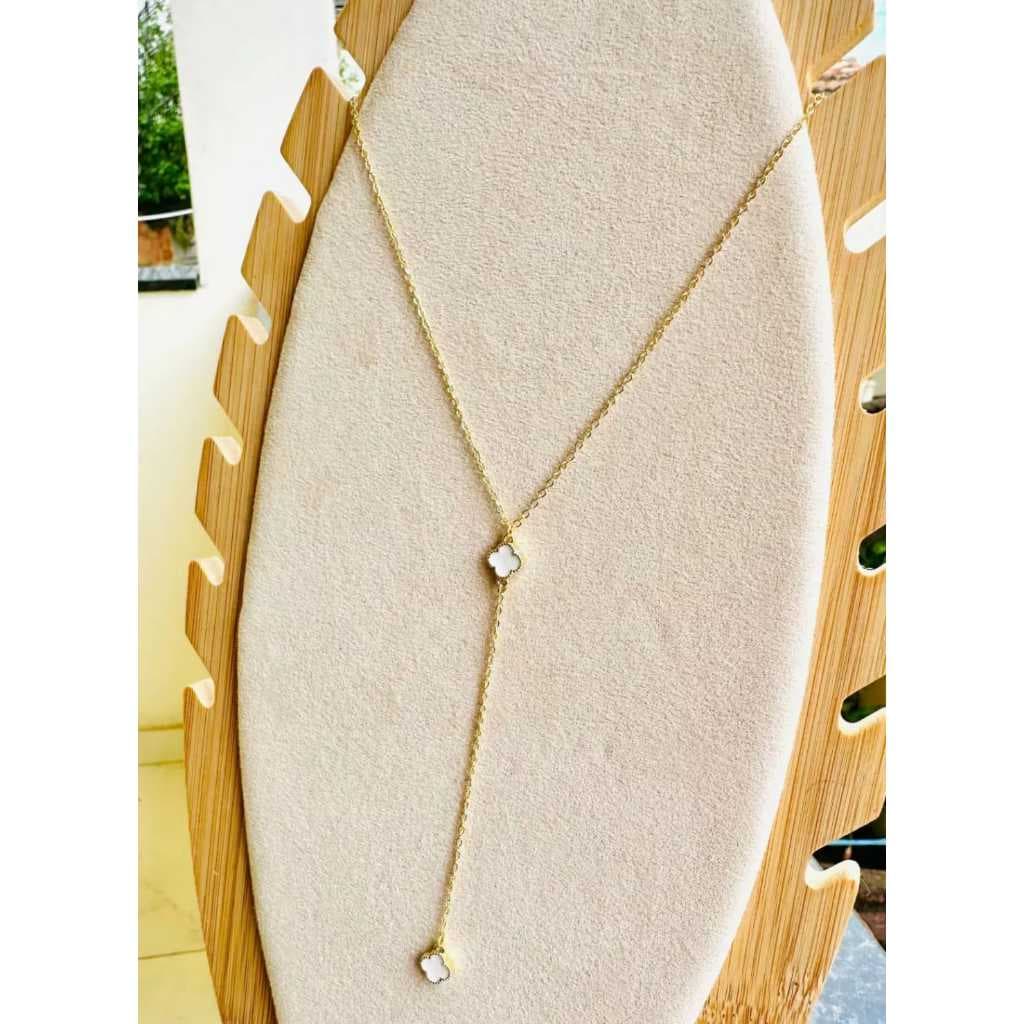 Colar Feminino Gravatinha Mini Trevos Corrente Ajustável Folheado a Ouro 18K/Prata Presente Feminino