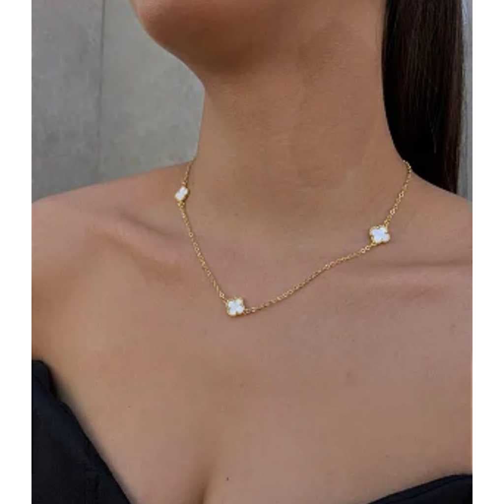 Choker Trevo Madre Pérola Folheado Luxo Inspiração Virgínia Presente Moda Feminina