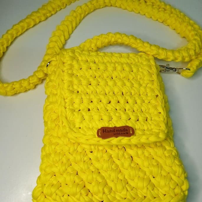 Bolsa artesanal para celular.