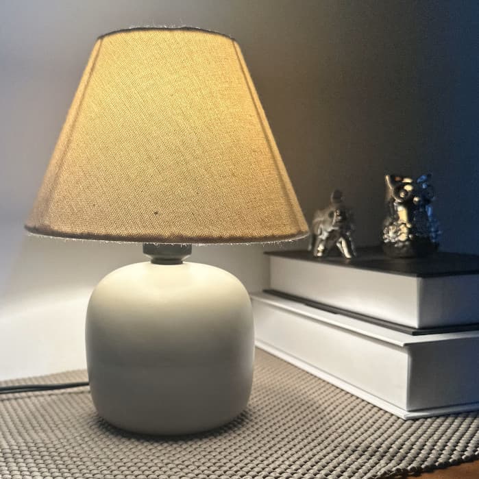 Abajur Luminária de Cerâmica Porcelana com Cúpula de Tecido Decoração Quarto Sala Escritório