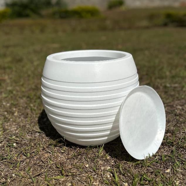 Vaso Decorativo De Planta Em Polietileno Bojo Redondo Frisado N1 C/ Prato E Furo De Drenagem