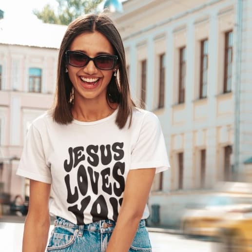 camiseta com estampa Jesus. camiseta branca