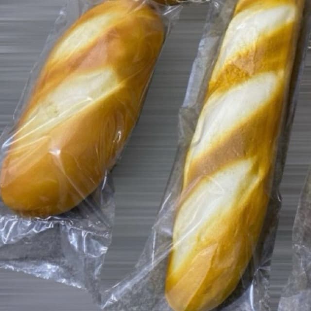 KIT 2 PÃES ARTIFICIAIS PEQUENO FLEXIVEL MOLINHO 2º LINHA PARA DECORAÇÃO FILÃO,BAGUETE, ITALIANO E OLIVIER