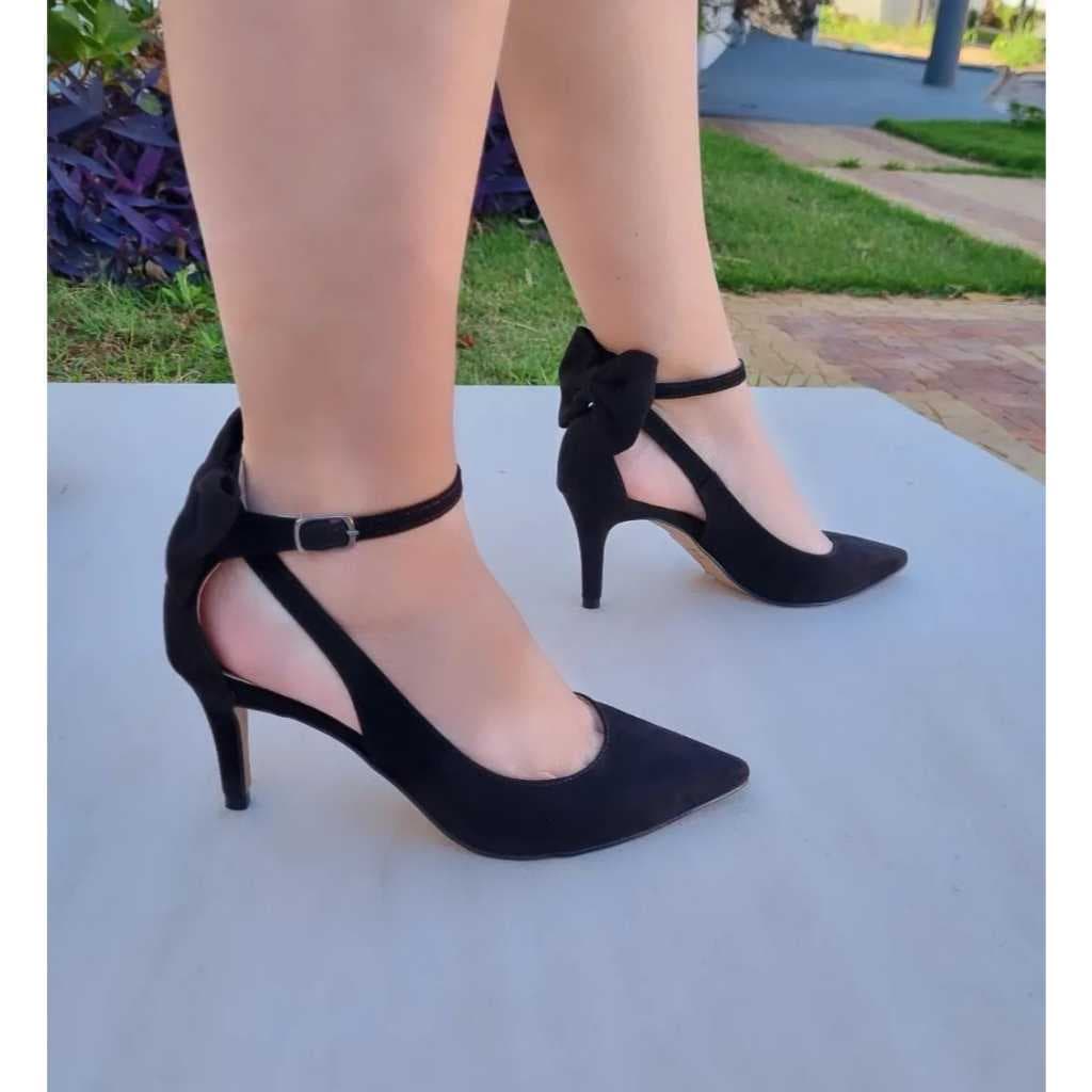 scarpin laço preto salto 7cm