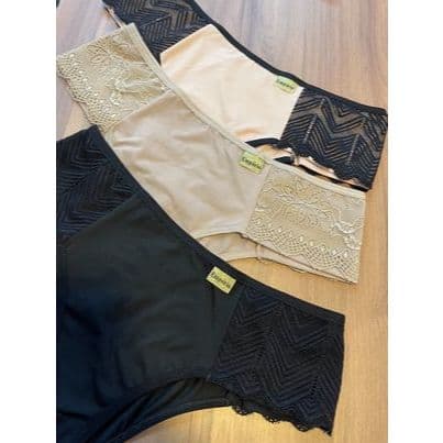 KIT COM 4 CALCINHAS POLIAMIDA DE VERDADE COM RENDA