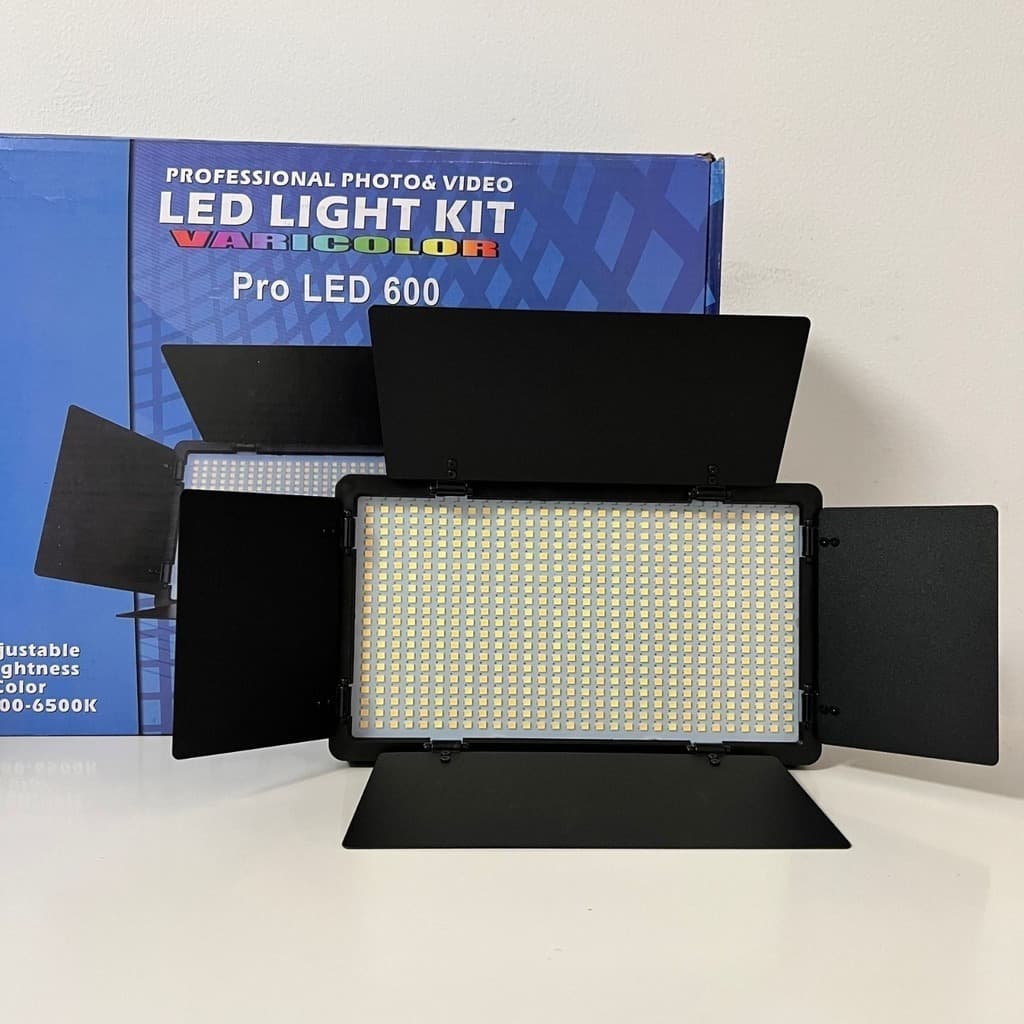 Iluminador Light Kit Pro Led 600 + Fonte + Tripé