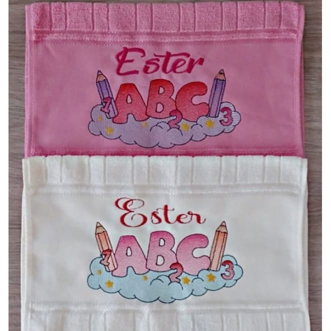 Toalha Bordada Personalizada nome com desenho do ABC escolar infantil