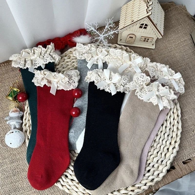 Meia infantil 3/4 cano alto vermelha para ensaio natal com babado de renda