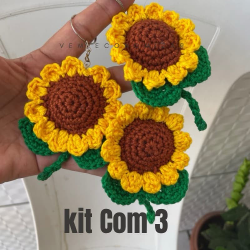 kit com 3 Chaveiros em  Artesanato Amigurumi formato de Girassol  Presente Brinde Natal