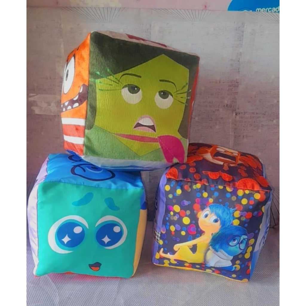 ALMOFADA CUBO DIVERTIDAMENTE 2 PERSONAGENS