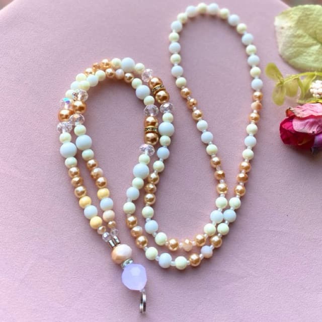COLAR PARA CRACHÁ /PORTA CRACHÁ / CORDÃO DE CRACHÁ EM PÉROLAS CRISTAIS/ MIÇANGAS / BIJU ACESSÓRIOS DE MODA ARTESANAL