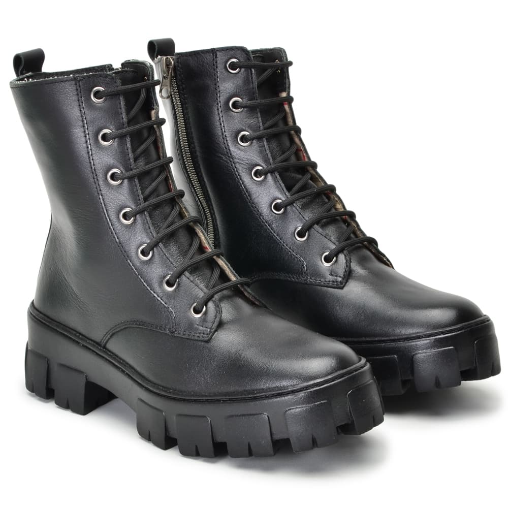 Bota Coturno Tratorado Blogueira Feminino Couro Legítimo Cano Curto Sola Antiderrapante e Forro Aconchegante