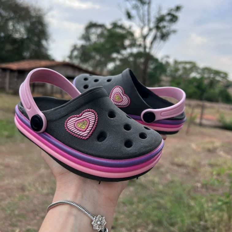 Babuche Infantil Feminino Sandália Coração Fachetado Confortável e Macio Delicado Resistente Criancas