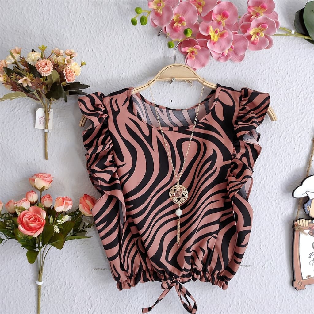 Roupas novas para meninas.  Top cropped com estampa de zebra.  Adequado para pessoas magras usarem
