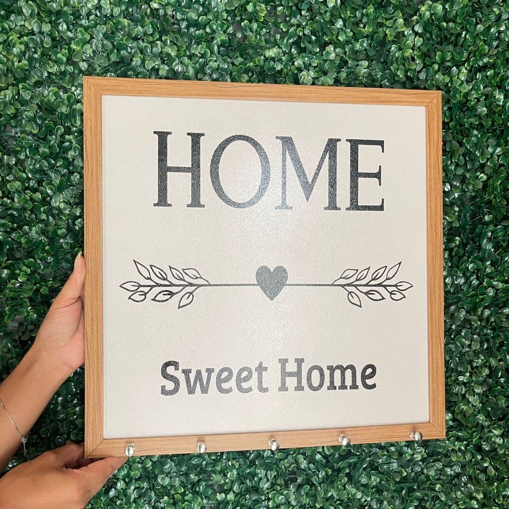 Quadro para caixa de luz com porta chaves resina 53X53 SWEET HOME coração fundo bege SALA/DECORAÇÃO