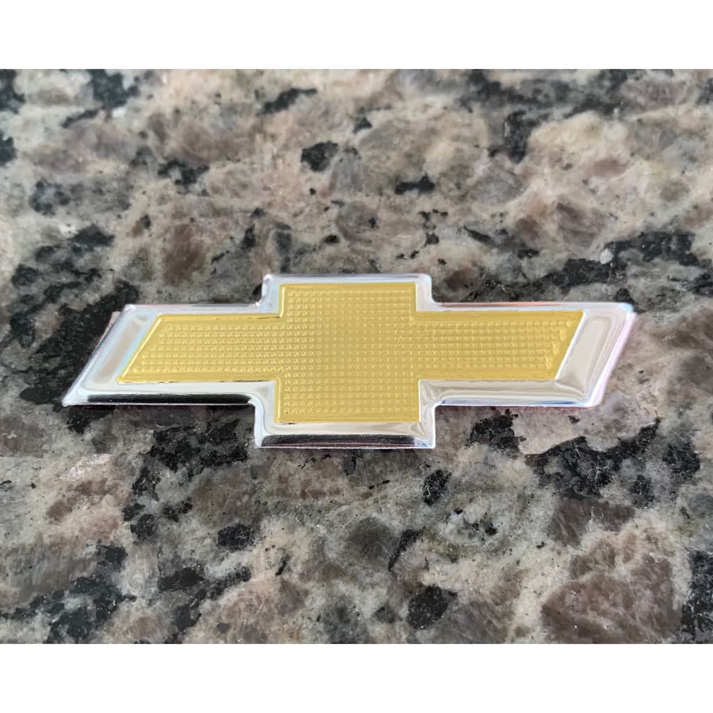 Emblema Gravata Volante Chevrolet Onix Cruze Peça de Alumínio 6,0x2,0 Cm