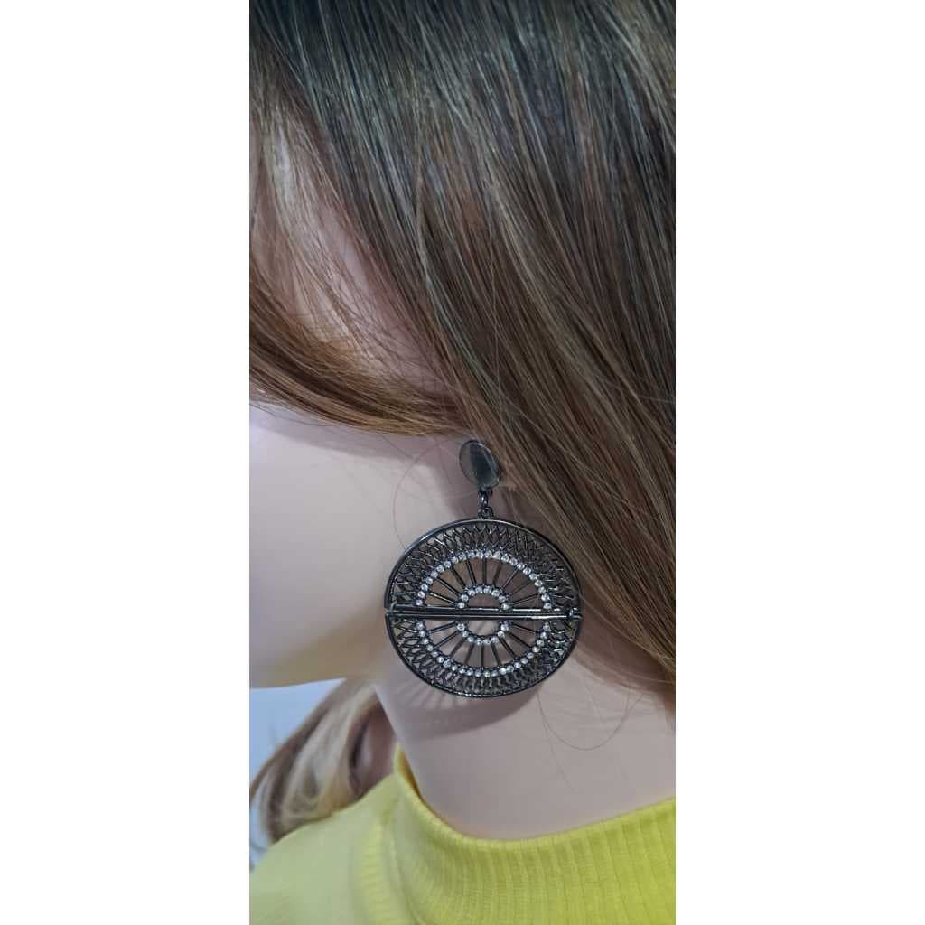 Brinco Circular Mandala Duas Metades Grafite Strass