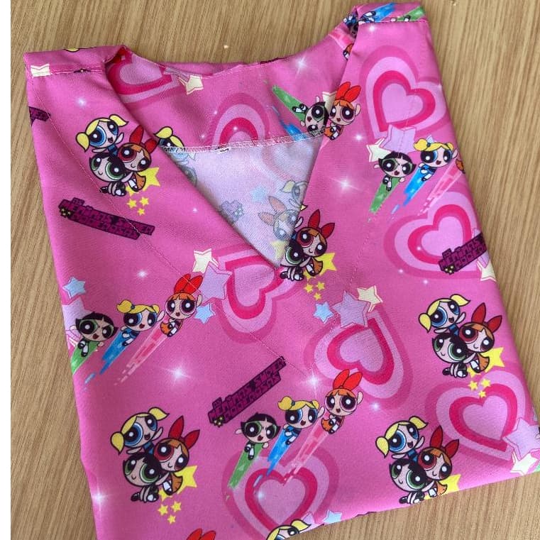 Scrub feminino Bata cirúrgica personalizada (SOMENTE A BATA TECIDO OXFORDINE ESTAMPA VARIADAS).