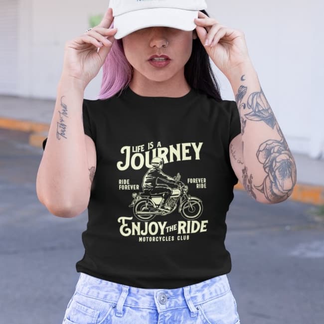 Camiseta preta estampada journey caveira