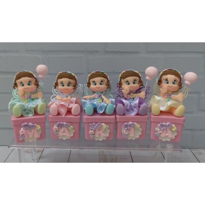 5 caixas em acrílico com aplique em biscuit Nome envio em 15 dias úteis