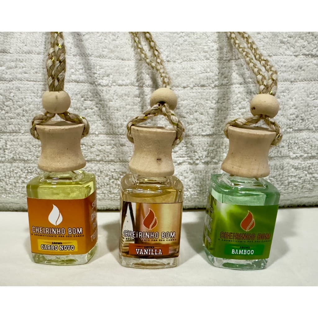 KIT 3 CHEIRINHOS PRA CARRO A BASE DE OLEO PINGENTE 10ML CADA CARRO NOVO VANILLA E BAMBOO
