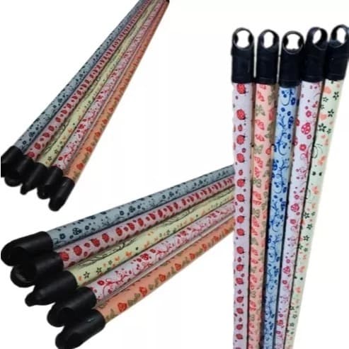 Kit com 3 Cabos 1,20cm Com Rosca. cabe em  Vassoura, Rodo, Pá de Lixo ou Lava Azulejo Esfregão Cabo Universal