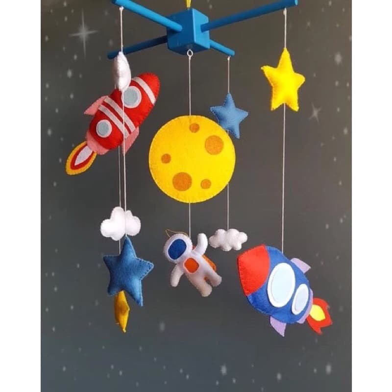 M贸bile de ber莽o foguetes e o espa莽o,  decora莽茫o de quarto infantil menino menina, pe莽as em feltro
