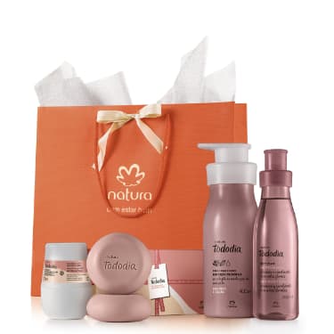 Presente noz e cacau: 1 -Creme  400 ml 1 - Body splash 200 ml 1 - Antitranspirante roll-on 70 + 2 Sabonetes