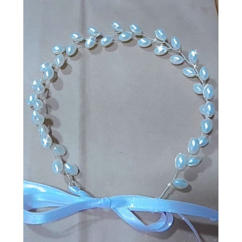arranjo de cabelo coroa de pérolas  batizado