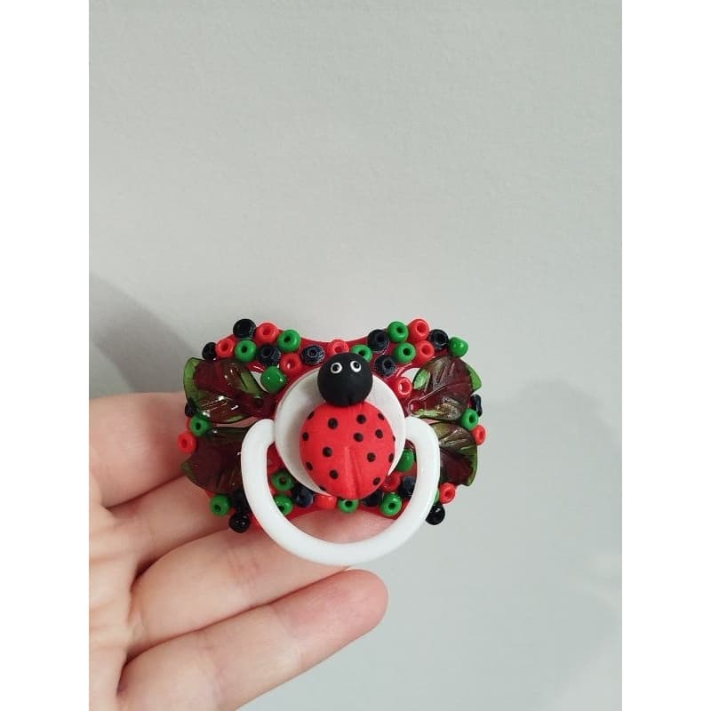 Chupeta erê Joaninha da mata 🐞 🌿