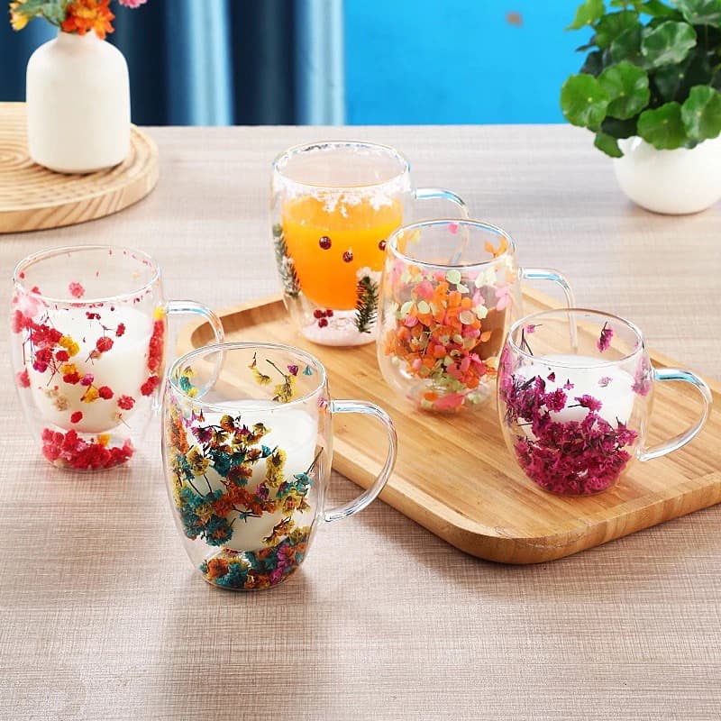 Caneca Xícara de vidro duplo com flores artificiais no interior 350ml