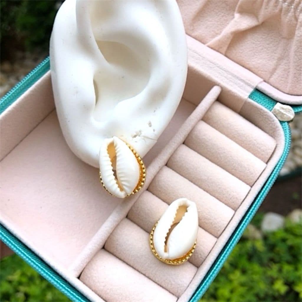 Brinco Búzios Natural Banhado a Ouro 18k