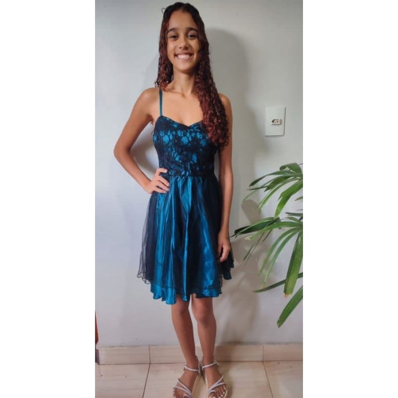 vestido de festa curto de festa , alcinha com renda com corpo e tule na saia