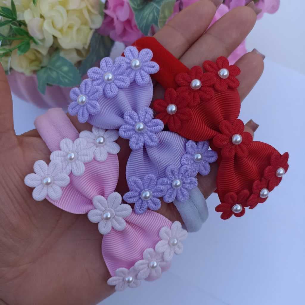Laço de cabelo para bebê menina em faixinha , laço gravatinha  com florzinha.
