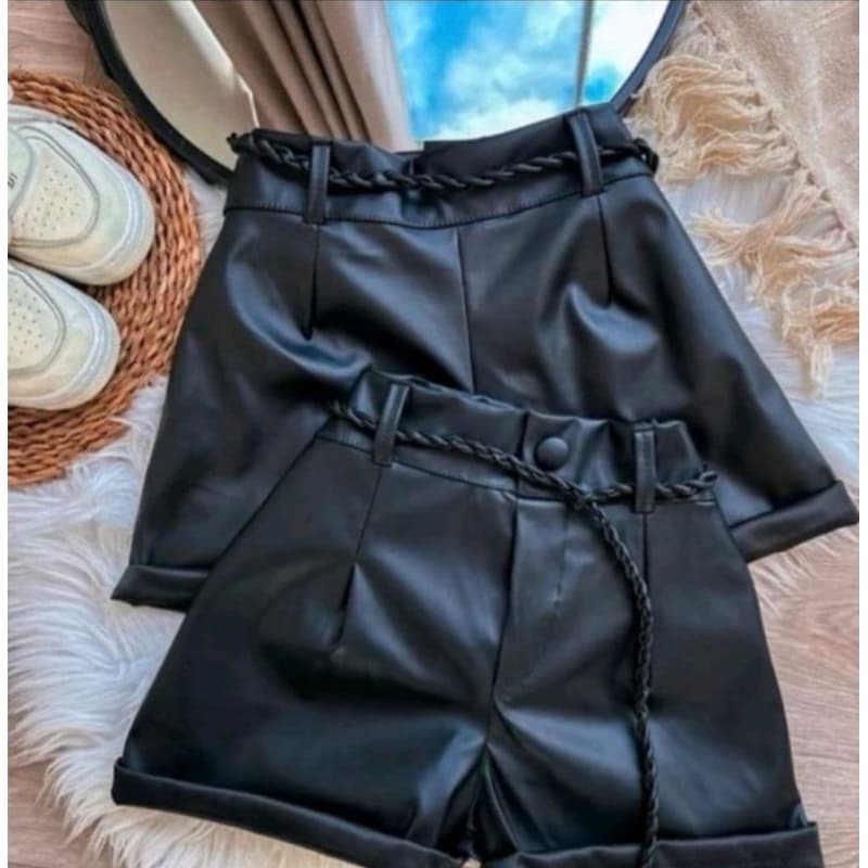 Shorts Couro feminino com cinto cordão