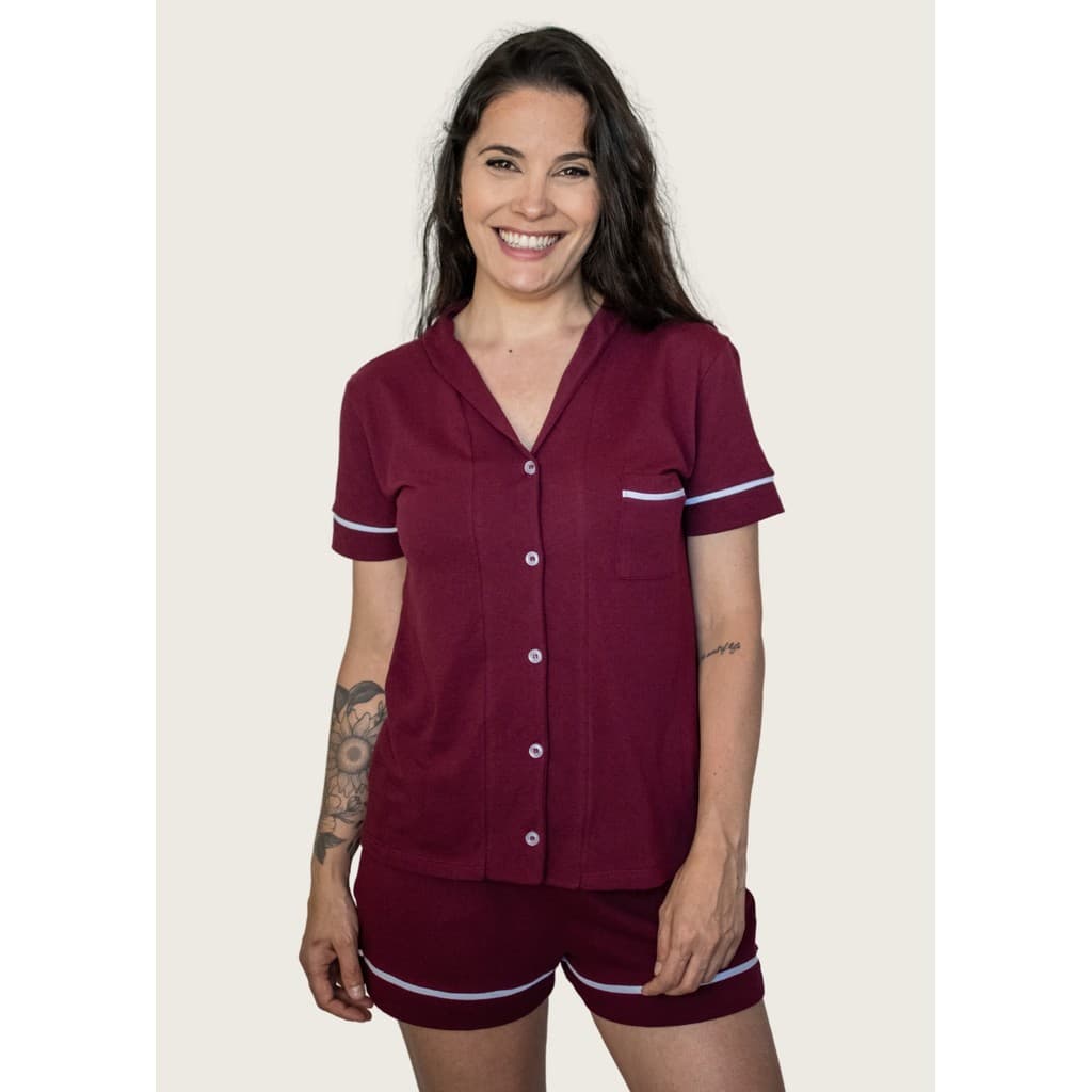 Pijama Feminino Americano Curto com Botões na Frente Algodão Pós-Cirúrgico Amamentação Verão–Bordô