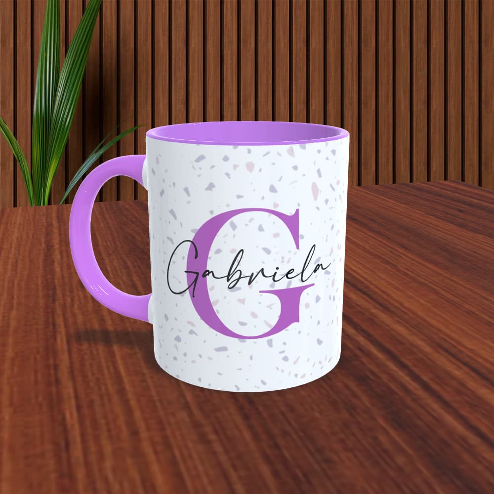 caneca com nome personalizada com fundo granilite lilás