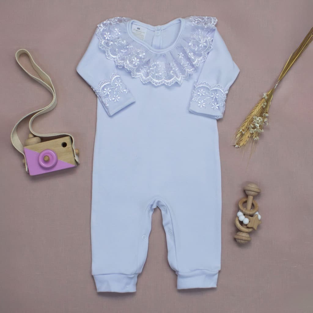 Macacão para Bebê Menina Branco  P com Rendas na Gola e Punhos 100% Algodão Luxo para Maternidade