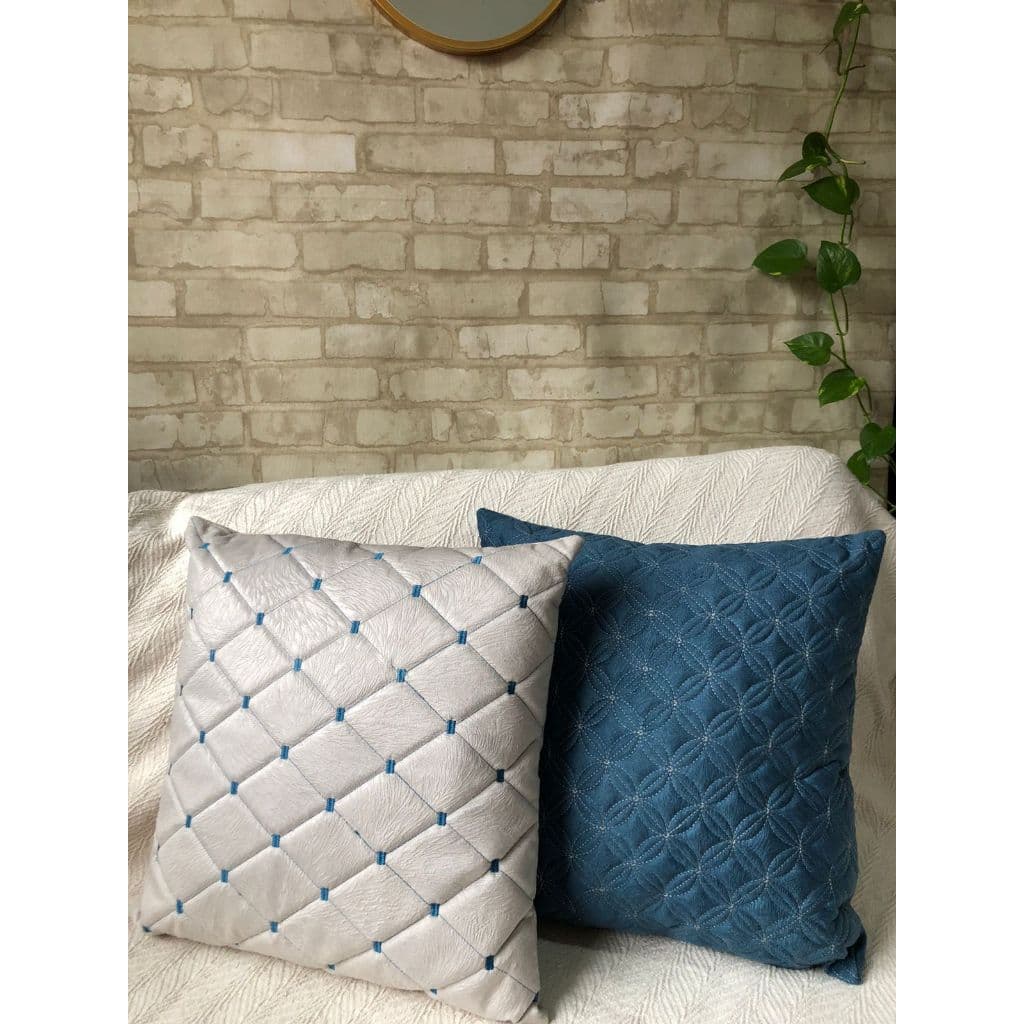 CAPAS DE ALMOFADAS DE SUED KIT COM 2 CAPAS DE ALMOFADAS MEDINDO 42X42 COM ZÍPER INVISÍVEL