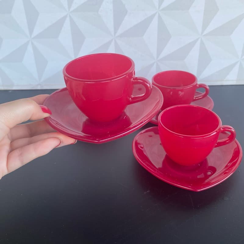 Jogo de xícara de café vermelha com pires de coração com 8 peças para cantinho do cafe chá leite fofa xícaras xícaras