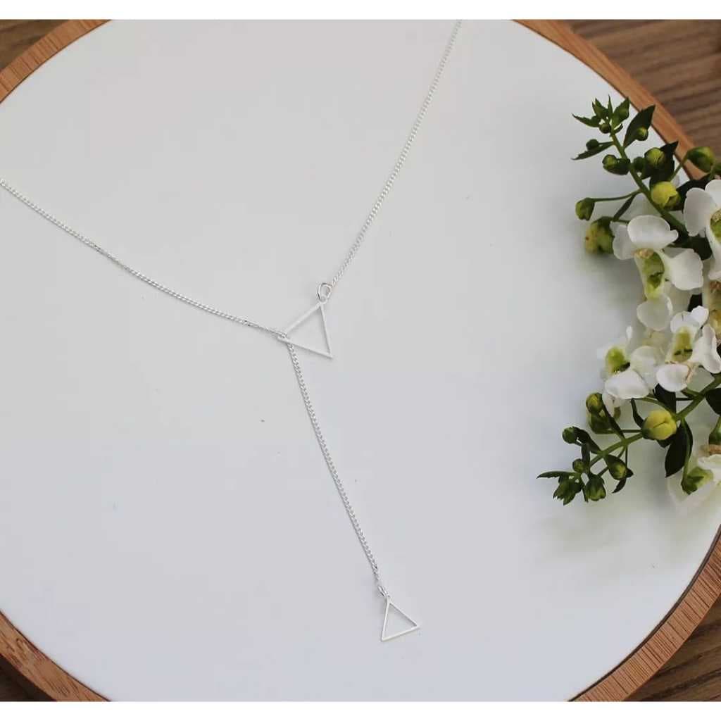 Conjunto Colar e Brinco Triângulo Gravatinha Presente Mulher Moda Folheado a Ouro 18K/Prata
