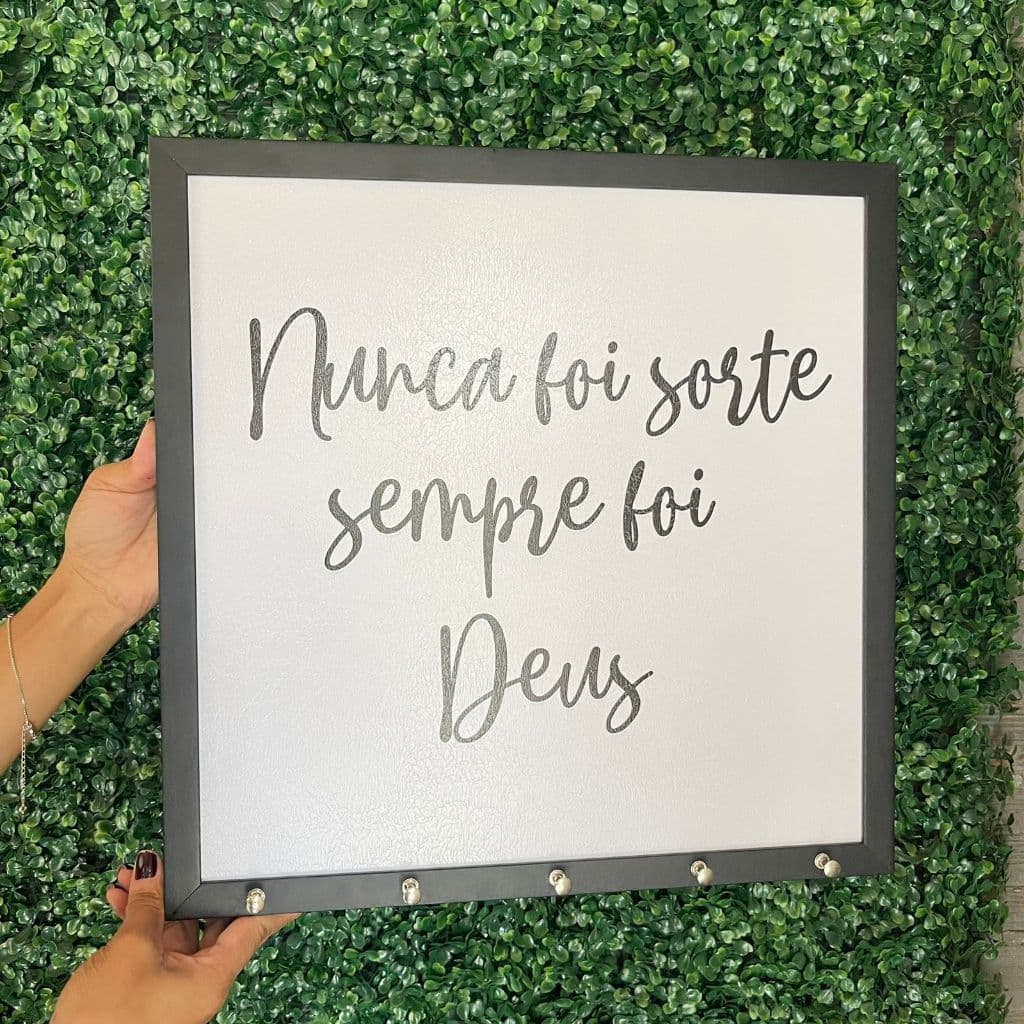 Quadro porta chave cobre caixa de luz resinado com moldura 43X43 NUNCA FOI SORTE SEMPRE FOI DEUS   decoração\quarto\sala