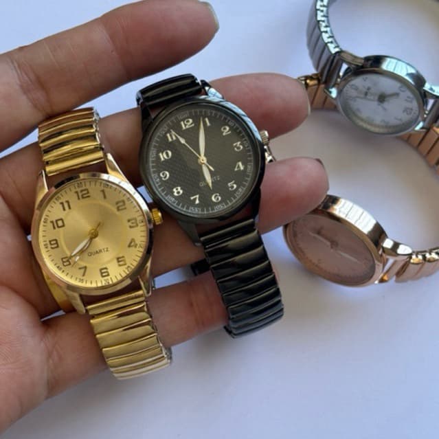 Relógio Feminino de Pulso Mini Quartz Pulseira Elástica Analógico Redondo Moda Blogueira