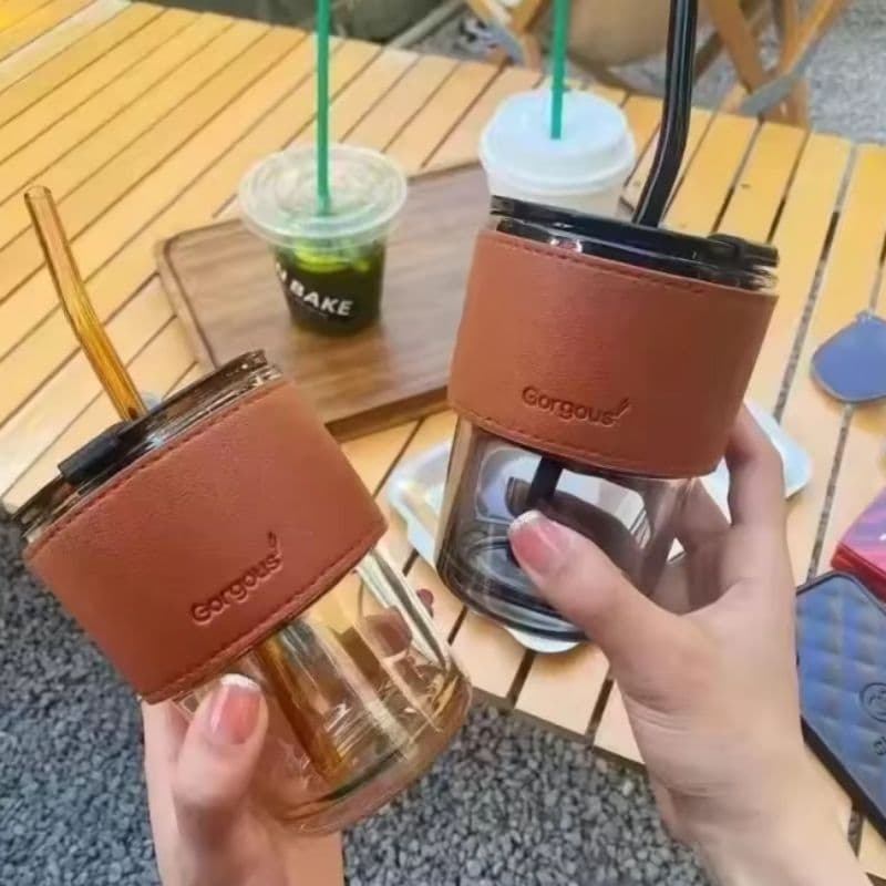 Copo De Vidro Diferente Drink Quente Ou Frio Canudo Tampa Caneca  Detalhe Couro 400ml Com Coldre