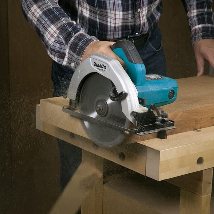 SERRA CIRCULAR 180MM (7-1/4POL) MAKITA M5801B